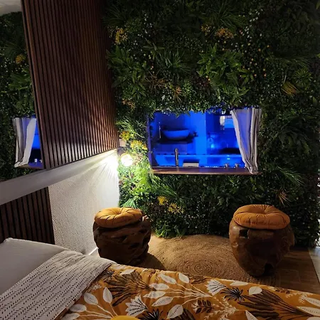 Loveroom With An African Vibe 아파트 *