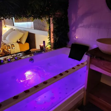 Loveroom With An African Vibe *
