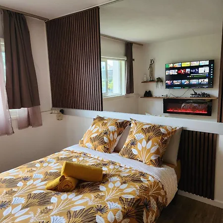 Loveroom With An African Vibe 아파트 꺄르끄푸